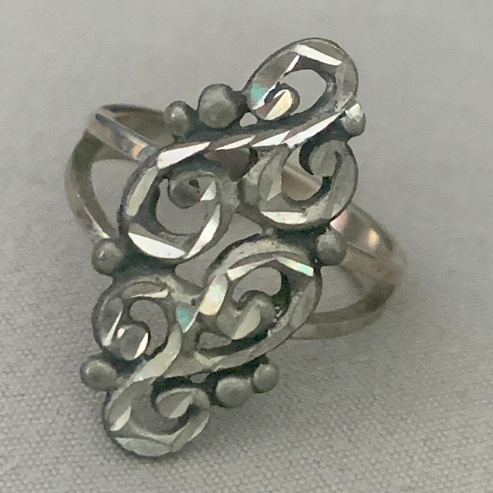 Vintage Scroll Design Silver Tone Ring